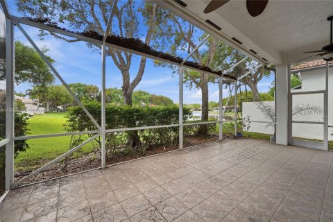 House in Boynton Beach, Florida 3 bedrooms, 220.83 sq.m. № 2057452 - photo 28