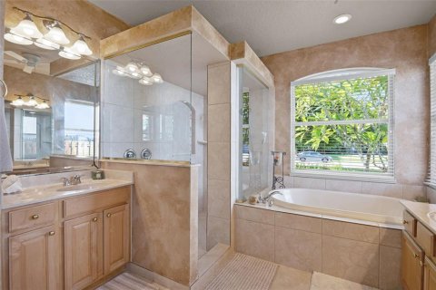 House in Merrit Island, Florida 4 bedrooms, 250.93 sq.m. № 1894114 - photo 15