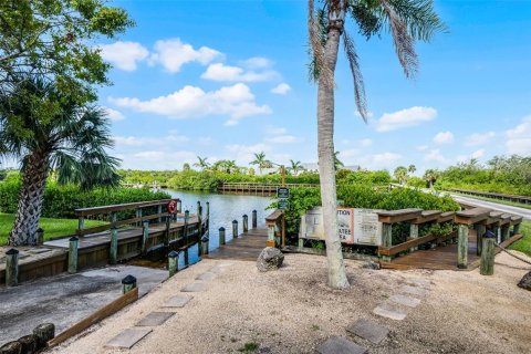 House in Merrit Island, Florida 4 bedrooms, 250.93 sq.m. № 1894114 - photo 11