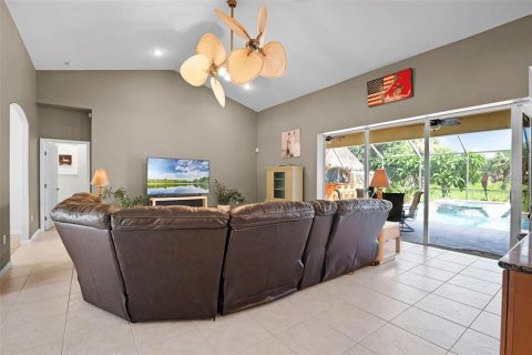 House in Merrit Island, Florida 4 bedrooms, 250.93 sq.m. № 1894114 - photo 30