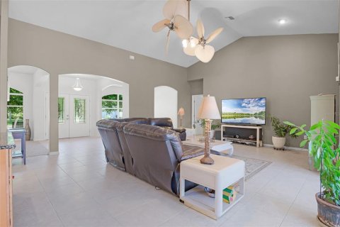 House in Merrit Island, Florida 4 bedrooms, 250.93 sq.m. № 1894114 - photo 18