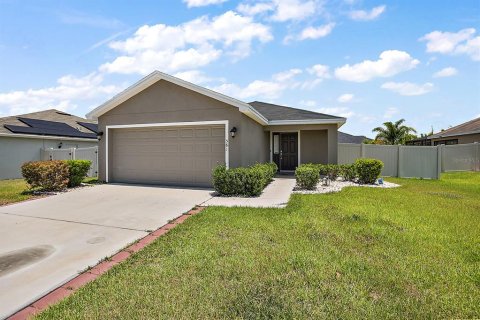 House in Haines City, Florida 3 bedrooms, 129.13 sq.m. № 1805658 - photo 1