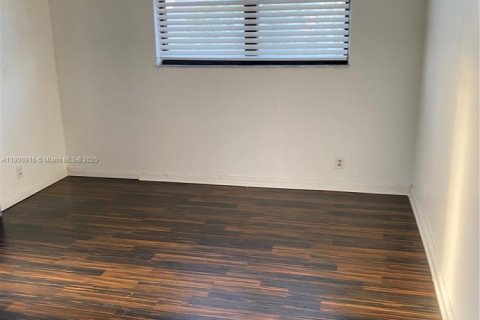 Condominio en venta en Hallandale Beach, Florida, 1 dormitorio, 79.34 m2 № 2035724 - foto 5