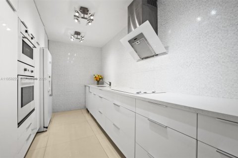 Condominio en venta en Sunny Isles Beach, Florida, 2 dormitorios, 141.68 m2 № 2029046 - foto 10