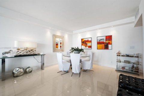 Condominio en venta en Sunny Isles Beach, Florida, 2 dormitorios, 141.68 m2 № 2029046 - foto 4