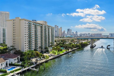 Condominio en venta en Sunny Isles Beach, Florida, 2 dormitorios, 141.68 m2 № 2029046 - foto 26