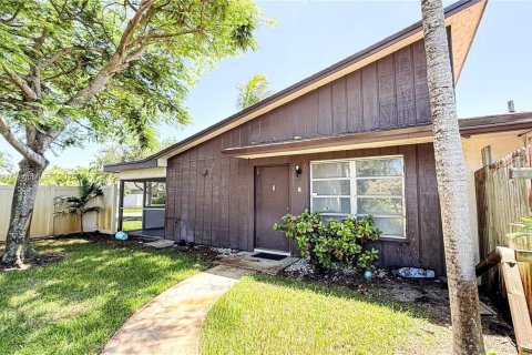Condominio en Pompano Beach, Florida, 2 dormitorios  № 2077292