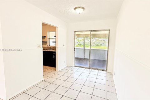 Condominio en venta en Pompano Beach, Florida, 2 dormitorios, 84.73 m2 № 2077292 - foto 3