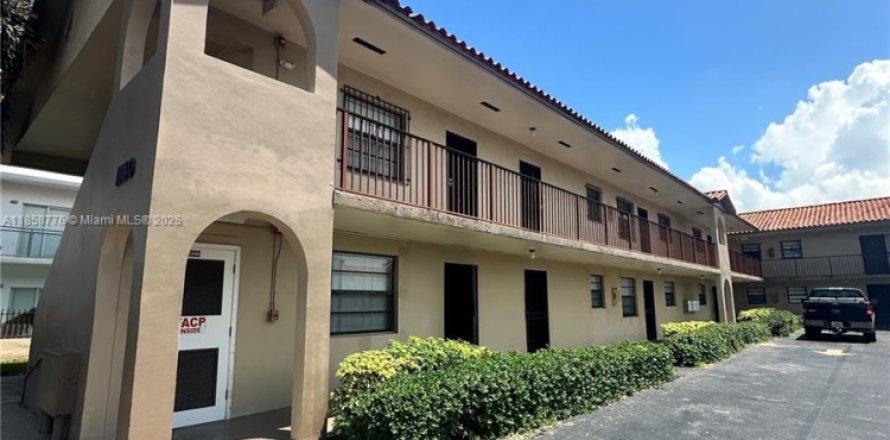 Villa ou maison à Hialeah, Floride 3 chambres, 1165.27 m2 № 1887853