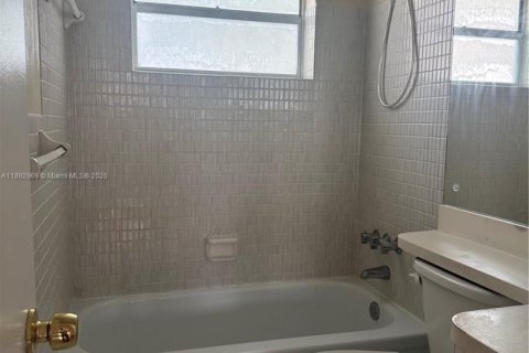 Copropriété à louer à Lauderhill, Floride: 2 chambres, 88.26 m2 № 1945821 - photo 11