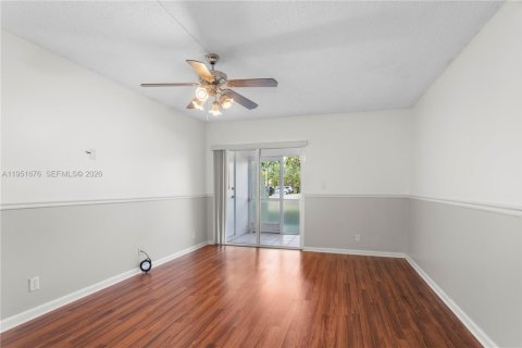 Condo in Weston, Florida, 1 bedroom № 2008284 - photo 12