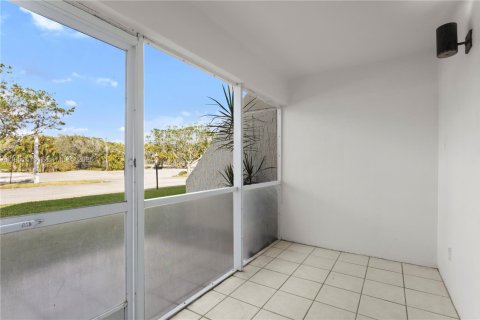 Condo in Weston, Florida, 1 bedroom № 2008284 - photo 6