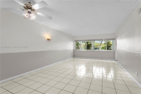 Condo in Weston, Florida, 1 bedroom № 2008284 - photo 3