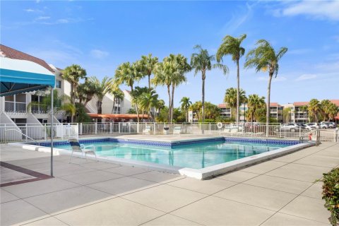 Condo in Weston, Florida, 1 bedroom № 2008284 - photo 2