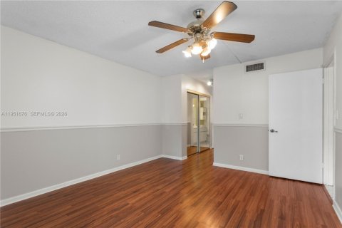 Condo in Weston, Florida, 1 bedroom № 2008284 - photo 13