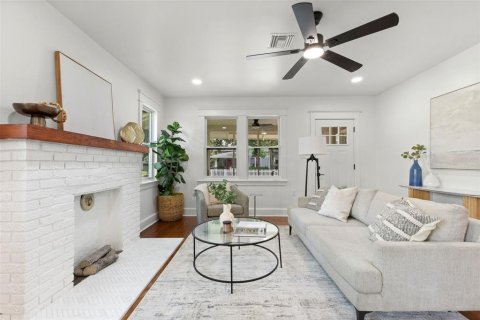 House in Saint Petersburg, Florida 2 bedrooms, 99.31 sq.m. № 1894176 - photo 5