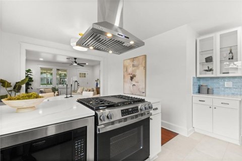 House in Saint Petersburg, Florida 2 bedrooms, 99.31 sq.m. № 1894176 - photo 19