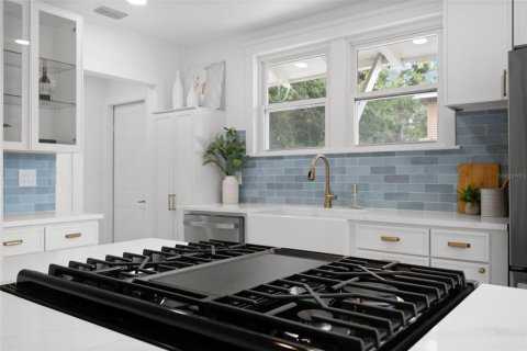 House in Saint Petersburg, Florida 2 bedrooms, 99.31 sq.m. № 1894176 - photo 22