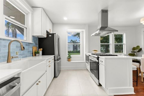 House in Saint Petersburg, Florida 2 bedrooms, 99.31 sq.m. № 1894176 - photo 18