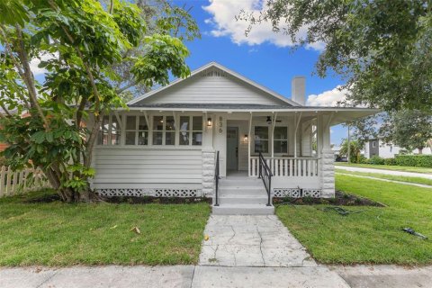 House in Saint Petersburg, Florida 2 bedrooms, 99.31 sq.m. № 1894176 - photo 1