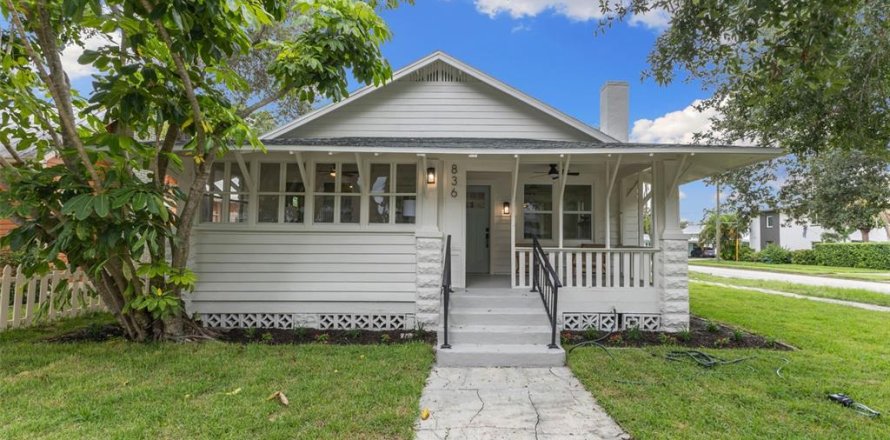 House in Saint Petersburg, Florida 2 bedrooms, 99.31 sq.m. № 1894176
