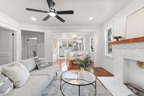 House in Saint Petersburg, Florida 2 bedrooms, 99.31 sq.m. № 1894176 - photo 8