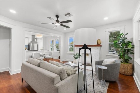 House in Saint Petersburg, Florida 2 bedrooms, 99.31 sq.m. № 1894176 - photo 9