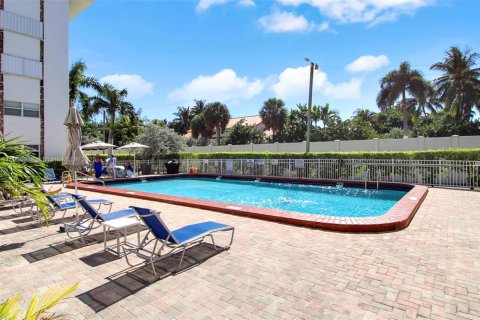 Copropriété à vendre à Hallandale Beach, Floride: 2 chambres, 111.48 m2 № 1956957 - photo 20
