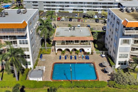 Copropriété à vendre à Hallandale Beach, Floride: 2 chambres, 111.48 m2 № 1956957 - photo 19