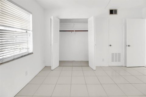 Copropriété à vendre à Hallandale Beach, Floride: 2 chambres, 111.48 m2 № 1956957 - photo 14