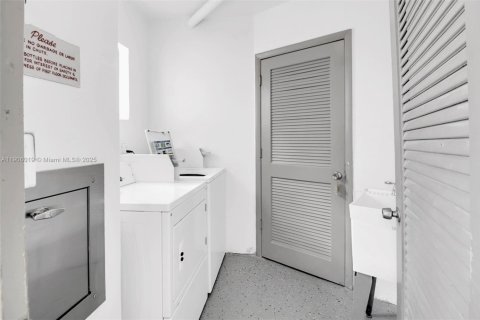 Copropriété à vendre à Hallandale Beach, Floride: 2 chambres, 111.48 m2 № 1956957 - photo 25