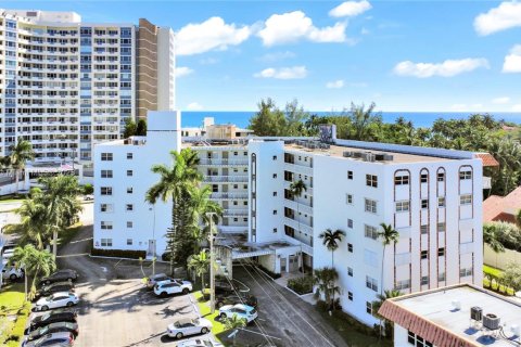 Copropriété à vendre à Hallandale Beach, Floride: 2 chambres, 111.48 m2 № 1956957 - photo 1