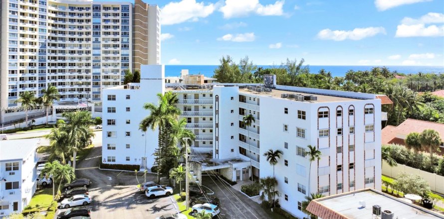 Condo à Hallandale Beach, Floride, 2 chambres  № 1956957