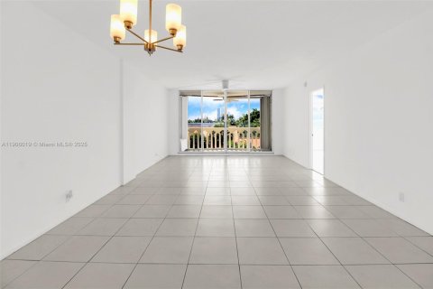 Copropriété à vendre à Hallandale Beach, Floride: 2 chambres, 111.48 m2 № 1956957 - photo 4
