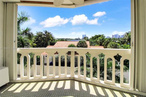 Copropriété à vendre à Hallandale Beach, Floride: 2 chambres, 111.48 m2 № 1956957 - photo 17