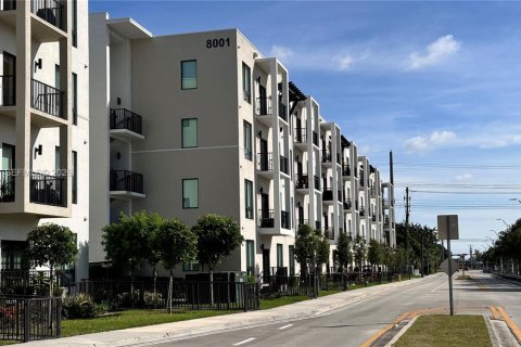 Condominio en Doral, Florida, 3 dormitorios  № 2307917