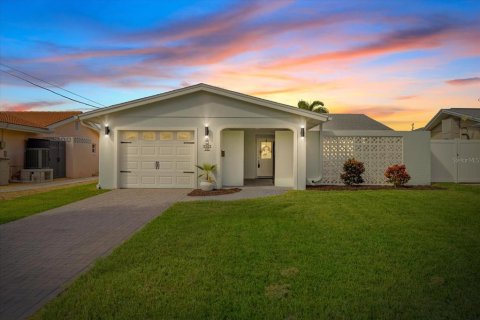 Casa en New Port Richey, Florida 2 dormitorios, 121.7 m2 № 2356521