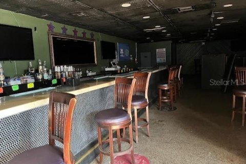 Propiedad comercial en alquiler en Tampa, Florida, 170.01 m2 № 1195452 - foto 2