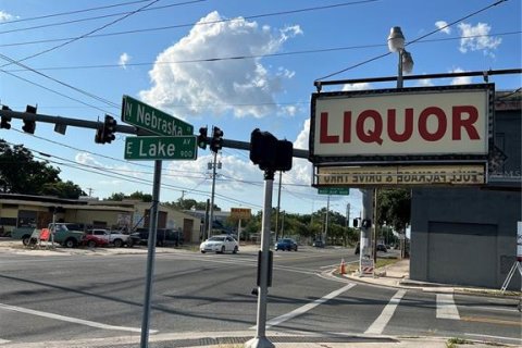 Propiedad comercial en alquiler en Tampa, Florida, 170.01 m2 № 1195452 - foto 7