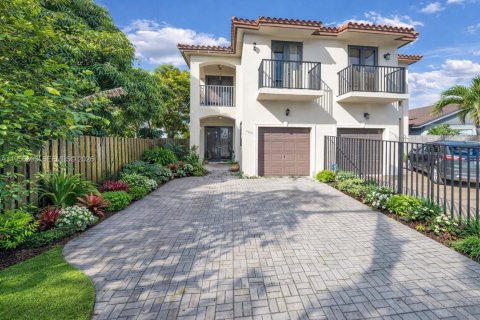 Townhouse in Miami, Florida 3 bedrooms, 209.49 sq.m. № 2011582