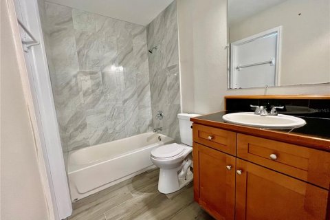 Dúplex en venta en Orlando, Florida, 4 dormitorios, 163.88 m2 № 2342541 - foto 8