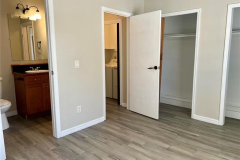 Dúplex en venta en Orlando, Florida, 4 dormitorios, 163.88 m2 № 2342541 - foto 13