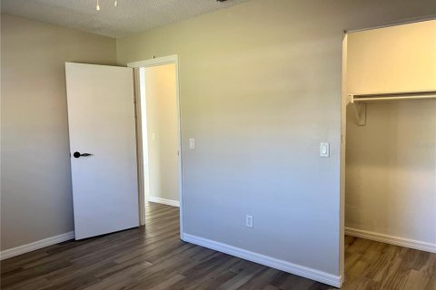 Dúplex en venta en Orlando, Florida, 4 dormitorios, 163.88 m2 № 2342541 - foto 15