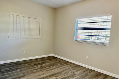 Dúplex en venta en Orlando, Florida, 4 dormitorios, 163.88 m2 № 2342541 - foto 14