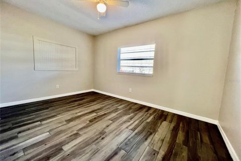 Dúplex en venta en Orlando, Florida, 4 dormitorios, 163.88 m2 № 2342541 - foto 10