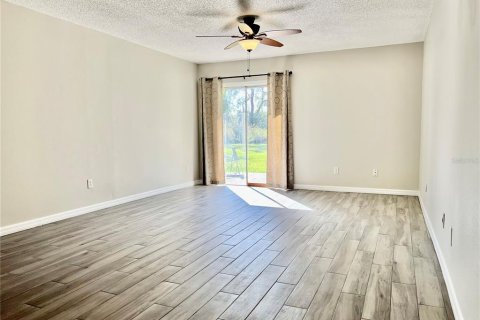 Dúplex en venta en Orlando, Florida, 4 dormitorios, 163.88 m2 № 2342541 - foto 4