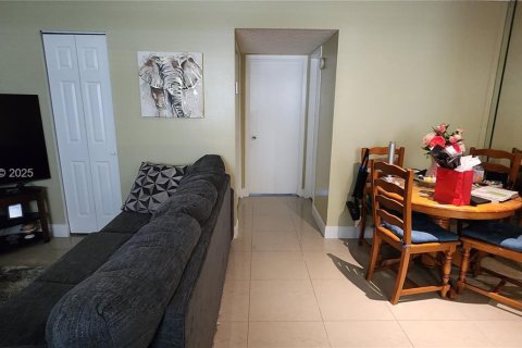 Снять в аренду кондоминиум в Холливуд, Флорида 1 спальня, 55.46м2, № 1970496 - фото 15