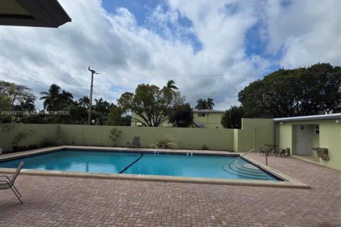 Снять в аренду кондоминиум в Холливуд, Флорида 1 спальня, 55.46м2, № 1970496 - фото 1