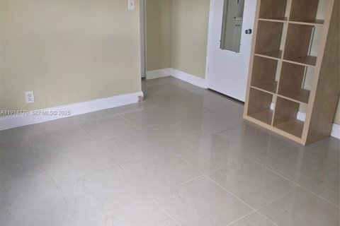 Снять в аренду кондоминиум в Холливуд, Флорида 1 спальня, 55.46м2, № 1970496 - фото 18