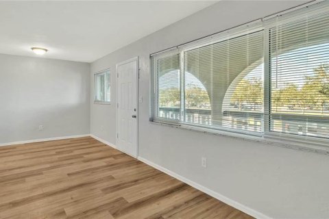 Снять в аренду квартиру в Сент-Питерсберг, Флорида 3 спальни, 102.19м2, № 2091444 - фото 11